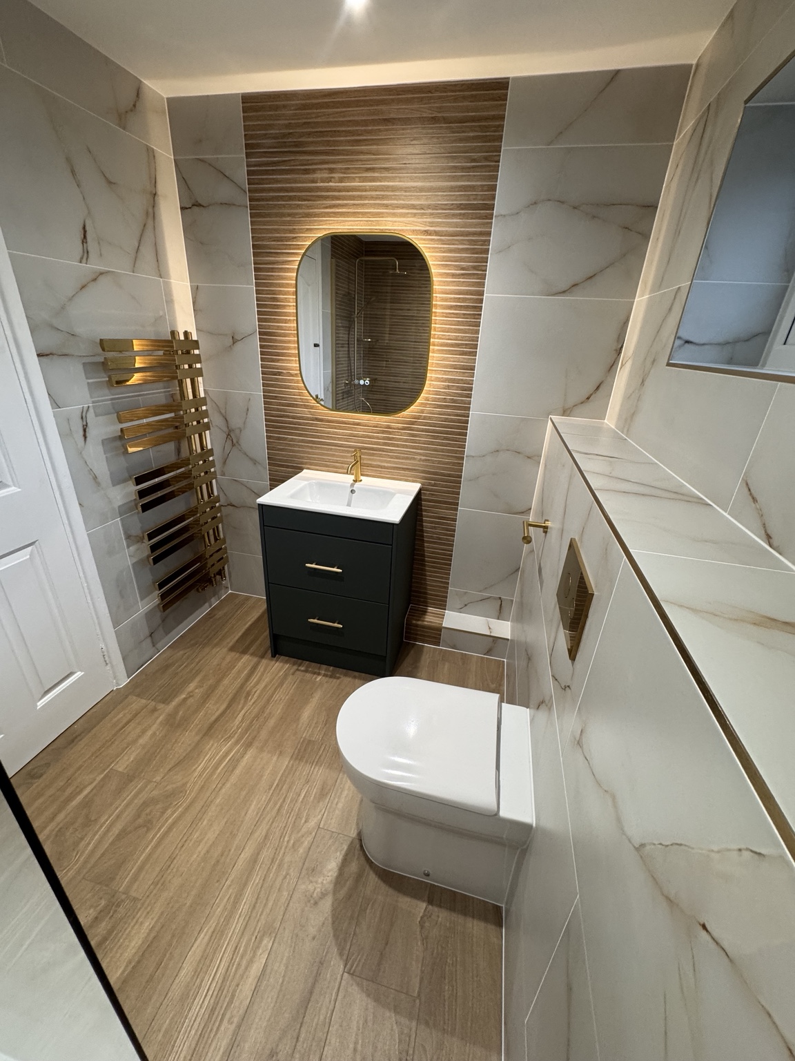 Calypso vanity and backlit mirror with concealed cistern and brass details